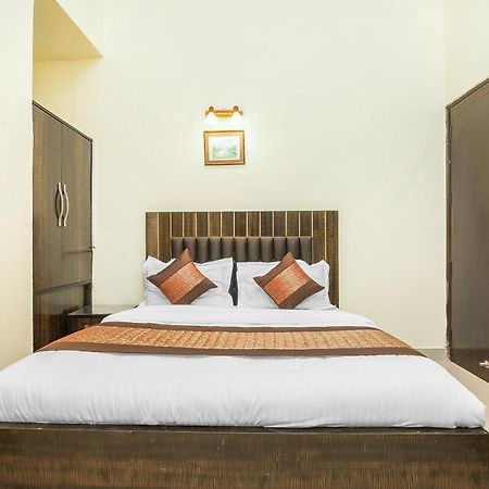 Oyo 14245 Amitabh Guest House Нью-Дели Экстерьер фото