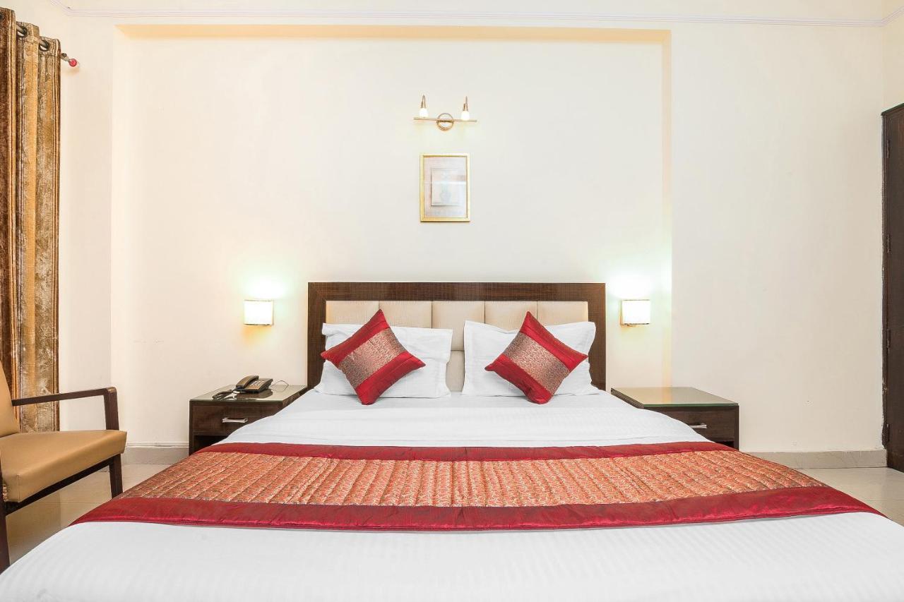 Oyo 14245 Amitabh Guest House Нью-Дели Экстерьер фото