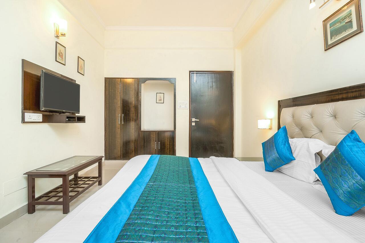 Oyo 14245 Amitabh Guest House Нью-Дели Экстерьер фото